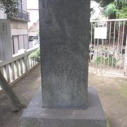 吾嬬神社の境内にある碑です