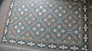 一階はレストラン、二階は市立図書館