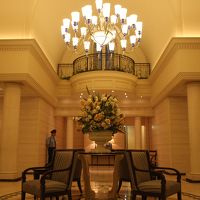 フロントのシャンデリア