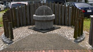 海岸プロムナード沿いにあります