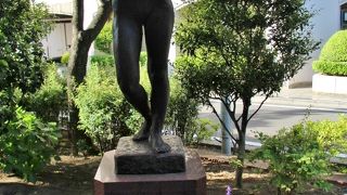 朝倉文夫作「あこがれ」