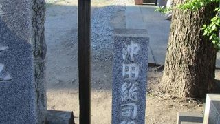 今戸神社の境内に碑があり