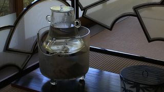 目に涼しく心癒される真夏のお茶席