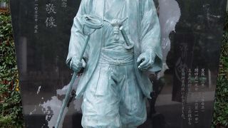 伊能忠敬像と日本一の大神輿