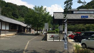 道の駅にある志士像と歴史館