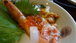 海沿いの海鮮レストラン