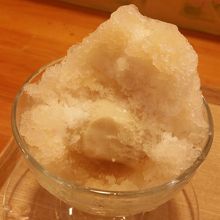 中には練乳アイスが入っていてピリッと辛い生姜シロップと相性○