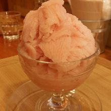 白桃氷＠900円は白桃ジュースを氷にして削ってありとろとろ