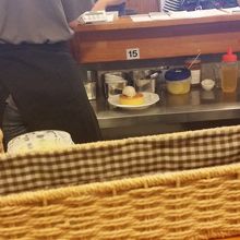 分厚いパンケーキも気になりました