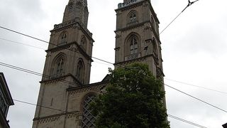 二つの塔を持った教会