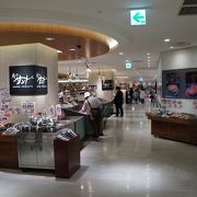 スーパーと同じ様な食品売り場も