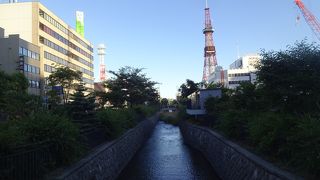 東西の地番の起点にもなっている。
