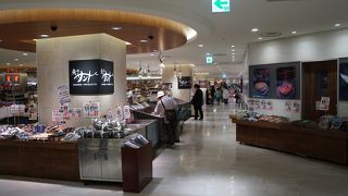 スーパーと同じ様な食品売り場も