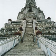ワット・アルンを登る階段