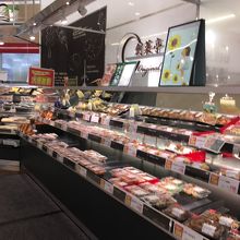 フレンドマート瀬田川店、店内。