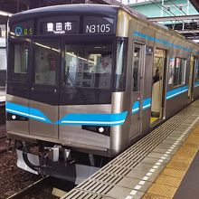 地下鉄鶴舞線の車両も乗り入れます。