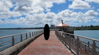 人工で作られたビーチがある公園です。