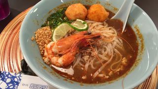 クエッティオ・トムヤムとラミンティー  ♪