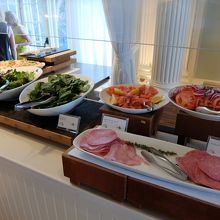 サラダがあります。