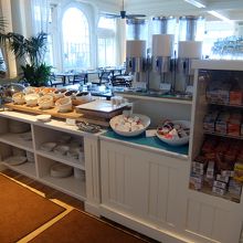 牛乳やシリアルなどがあります。