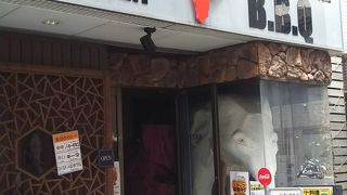 中に入るとビビるが味は納得