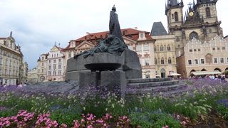 旧市街広場の中心です