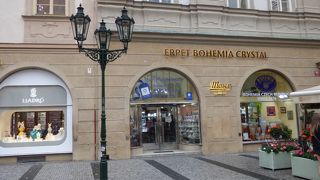 ボヘミアガラスの名店です