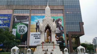 伊勢丹前のパワースポット