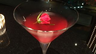 夜景とともにおいしいカクテルを！