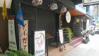 いつも混雑の目抜き通り