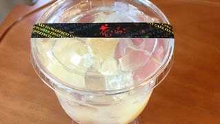 旬の白桃は瑞々しい