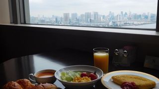 レインボーブリッジと東京タワーを眺めながら・・・