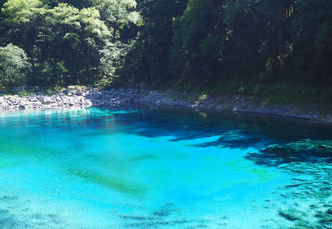 水の青さは一番です