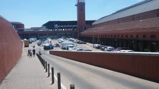 アトーチャ駅から借りる場合、オフィスが解りづらいです