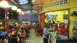 パクセー中心部にあるラオス料理レストラン