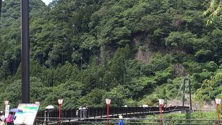 手すりは高くほっとできる