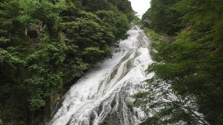 なかなか迫力がある滝です