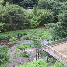 川の駅だけあって、川のせせらぎに癒されながら休憩可能です