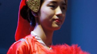 フエの夜はアオザイショー。