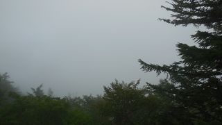 土産物店と神社と郵便局