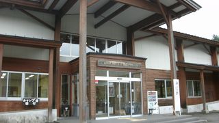 大人から子供まで楽しめる“木造の森林ふれあい学習館フォレストi”