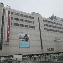 大きな駅ビルです