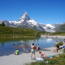 ライゼー湖畔の湖水浴客