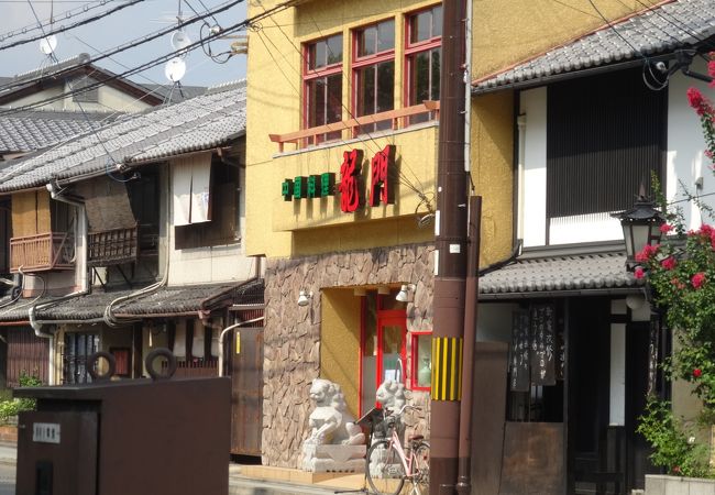 かなり目立つ外観