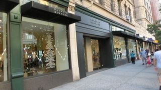 バーニーズ ニューヨーク (ブロードウェイ アッパーウエストサイド店)