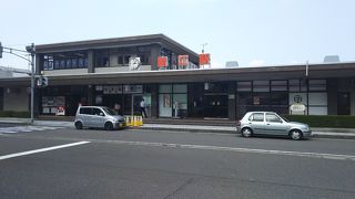 特急の停車駅なのに