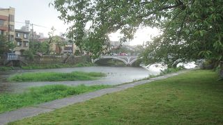 主計町茶屋街全体を見渡すことができます。