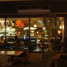 外から見た店内