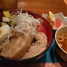 満足のラフテー丼