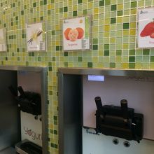 レバーを引いて好きなヨーグルトをお好きなだけ（量り売り）